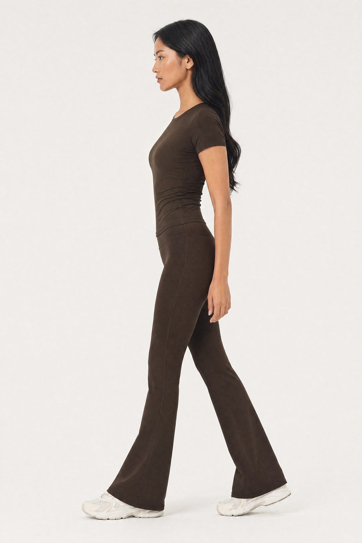 Flare Leggings Ganache, side view on model