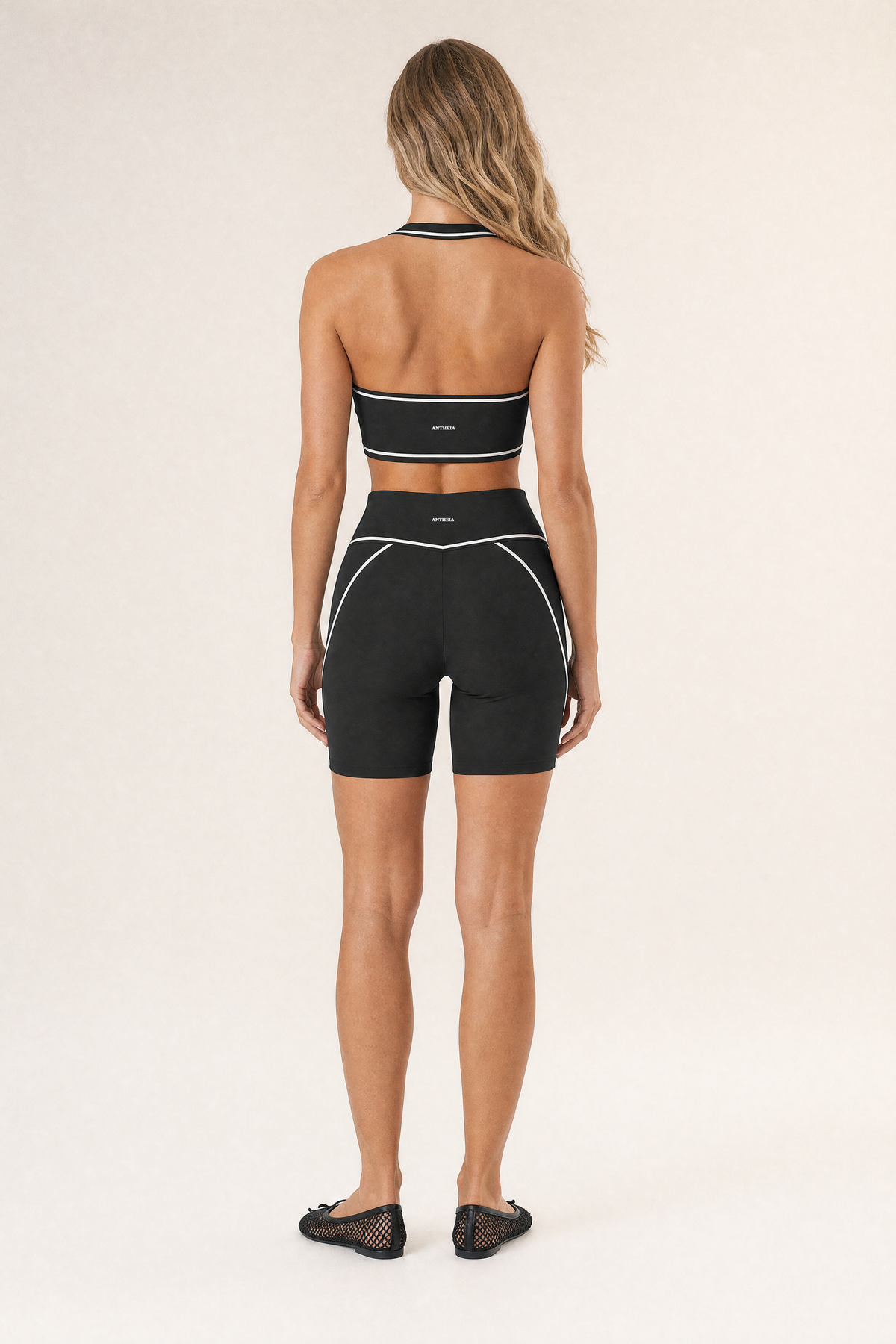 Piped Biker Shorts Noir – back logo detail