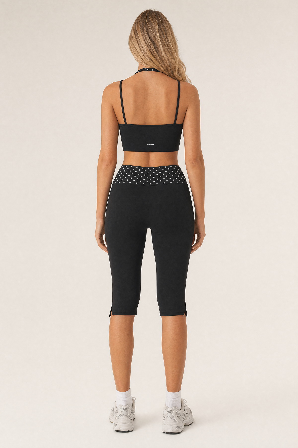 Dot Band Capri Noir – back logo detail