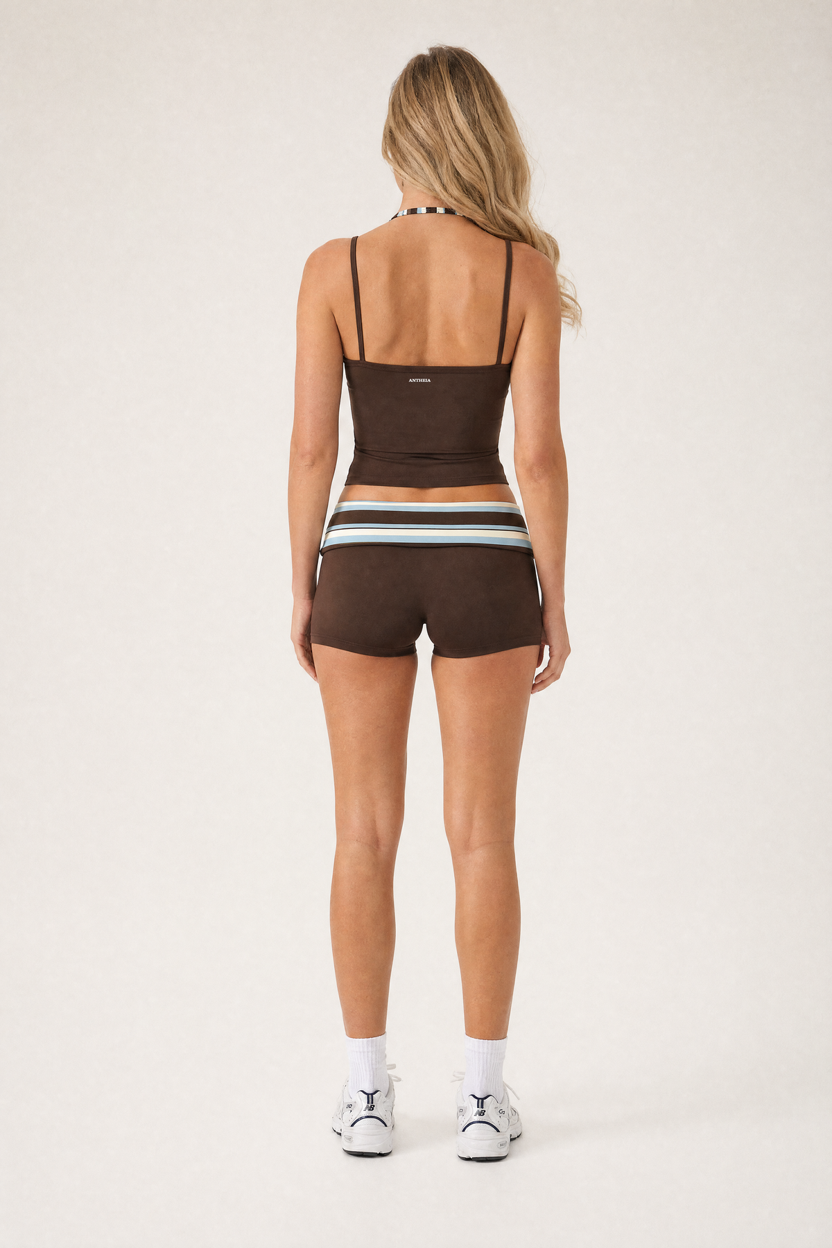 Stripe Layer Tank Toffee – back logo detail (look C)