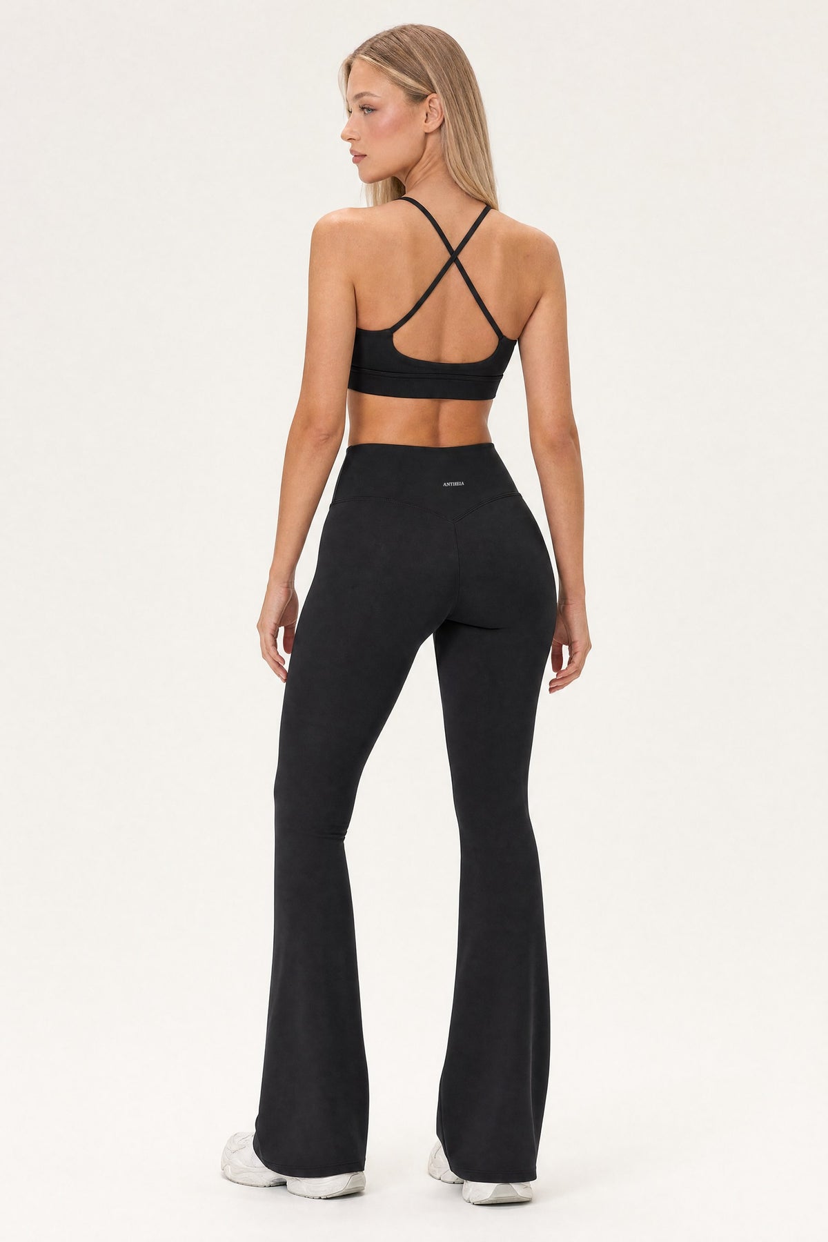 Bralette Veil Onyx, back view on model