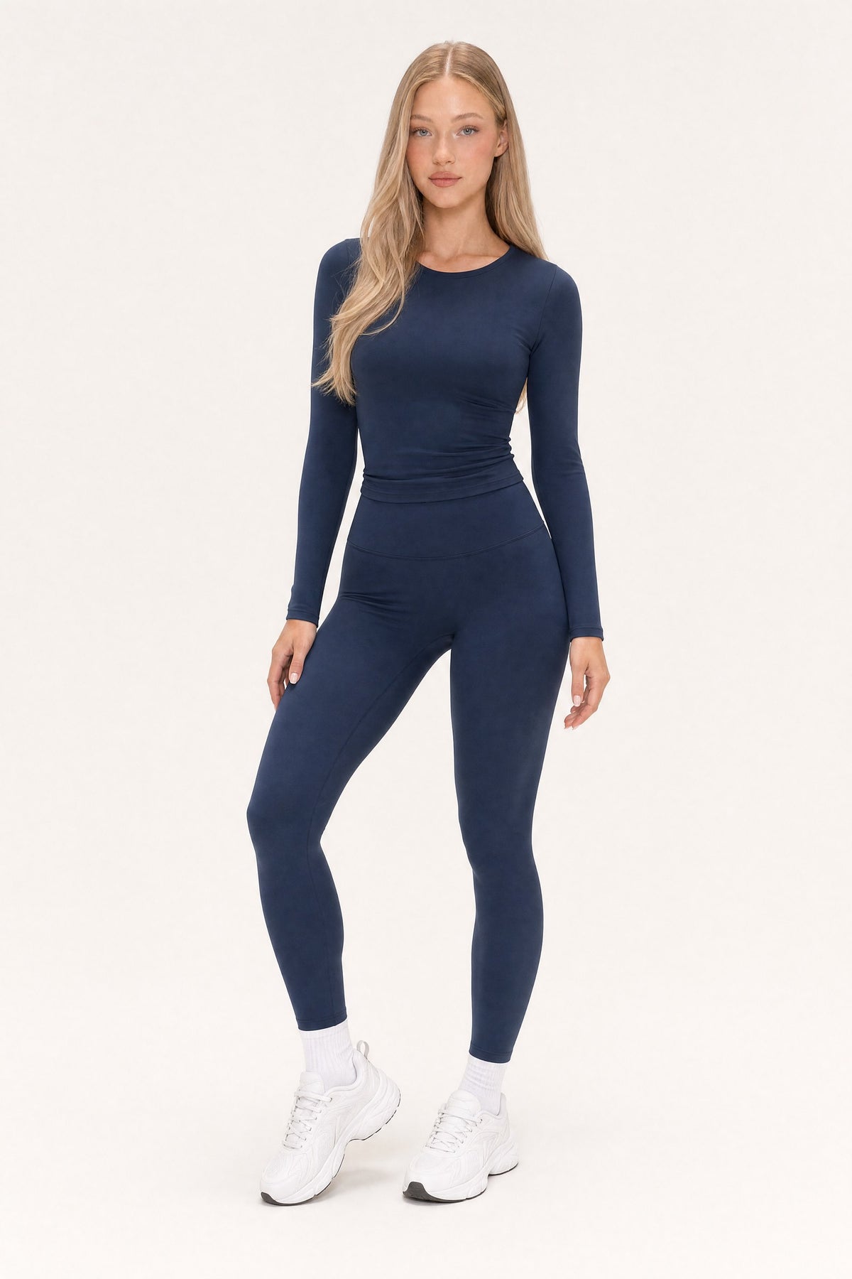Fitted Long Sleeve T-Shirt Midnight, front view on model