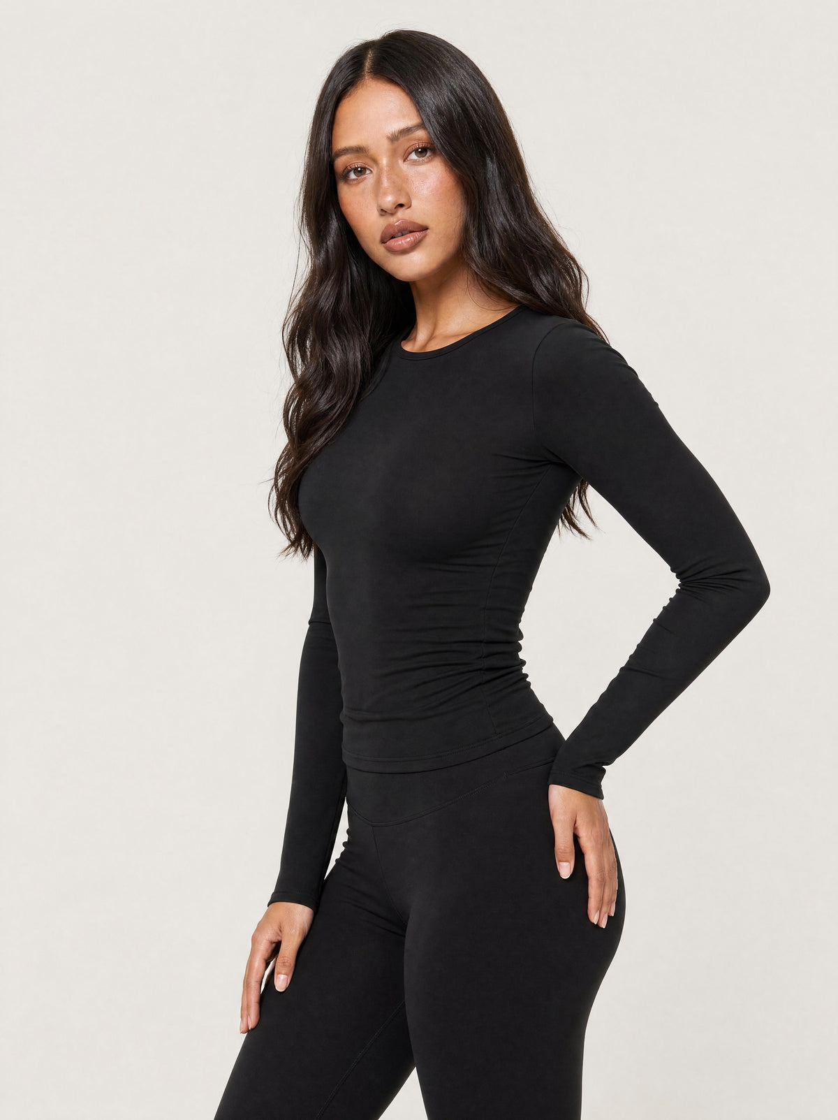 Model wearing the Fitted Long Sleeve T-Shirt Onyx
