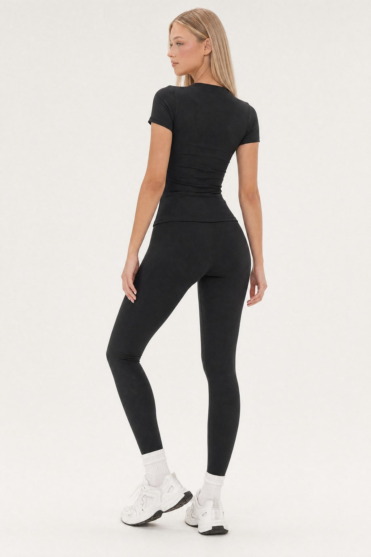 Fitted T-Shirt Onyx, back view on model