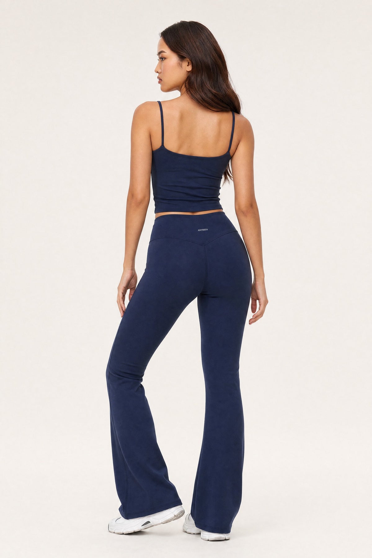 Flare Leggings Midnight, back view on model