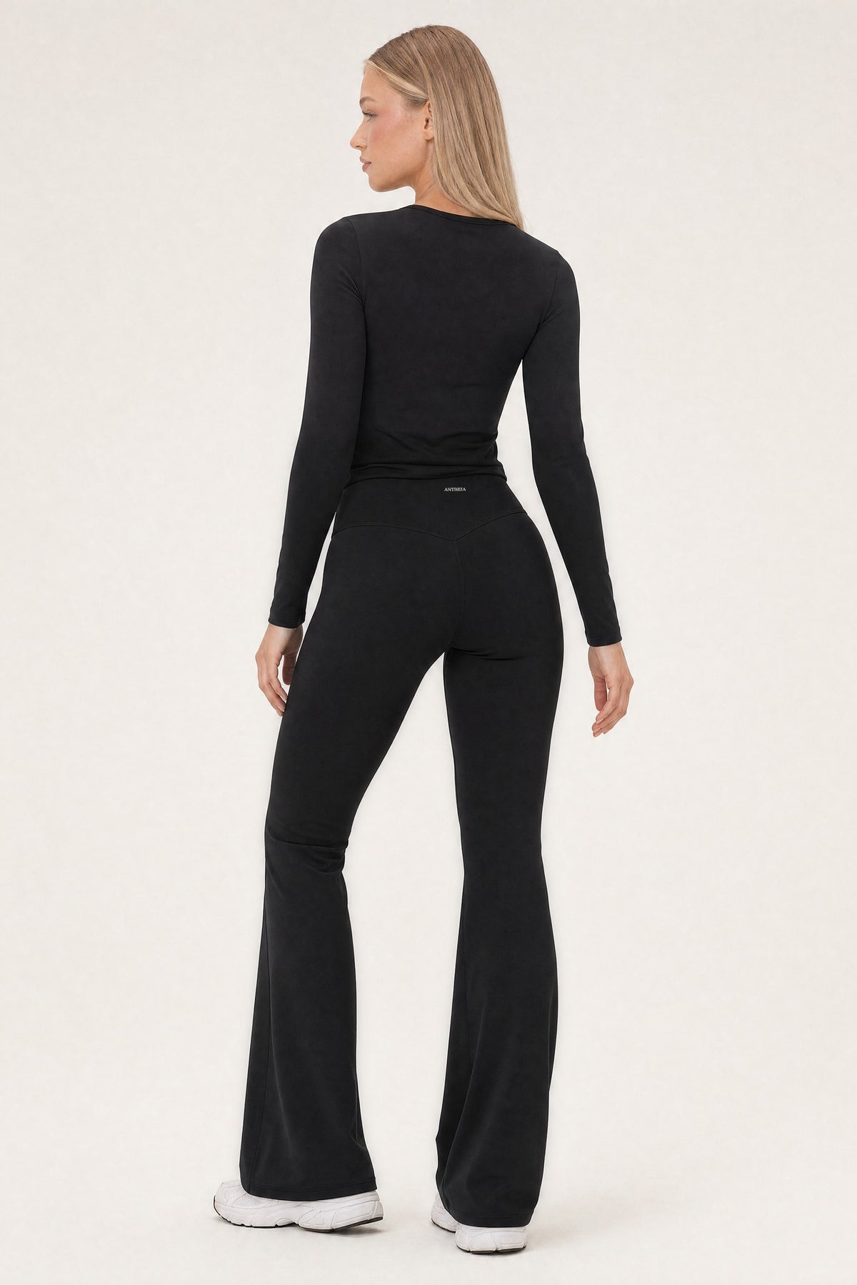 Flare Leggings Onyx, back view on model