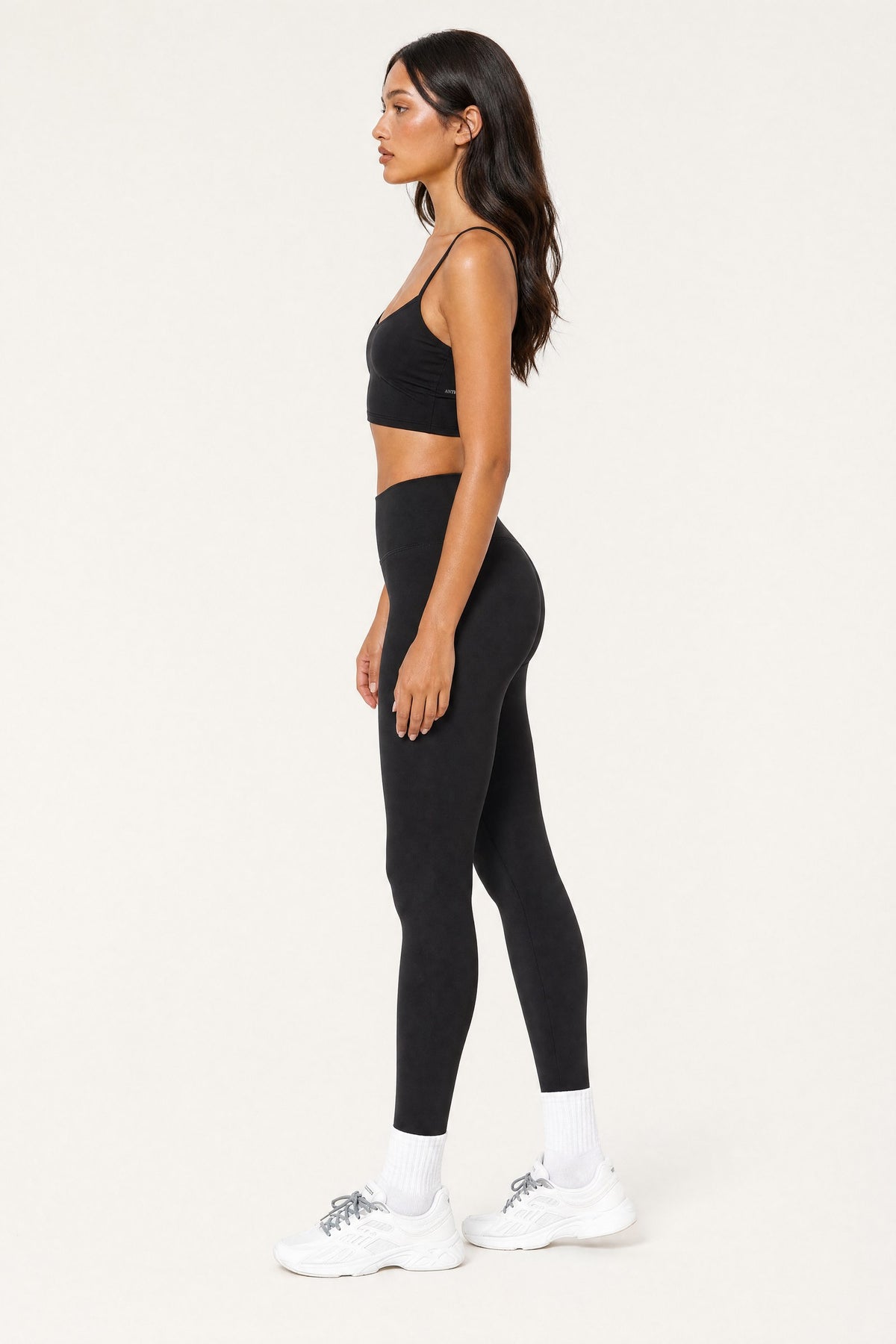 Leggings Onyx, side view on model