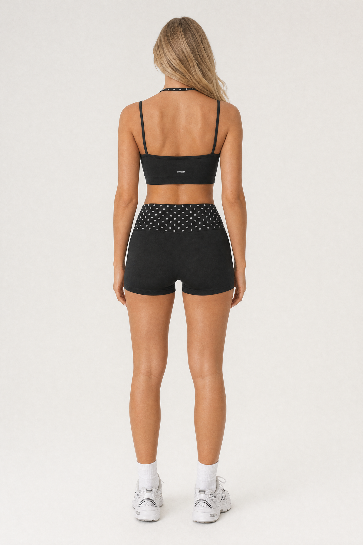 Dot Band Shorts Noir – back logo detail